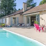 Roumentas - 8 Pers - Vue Vallee & Piscine